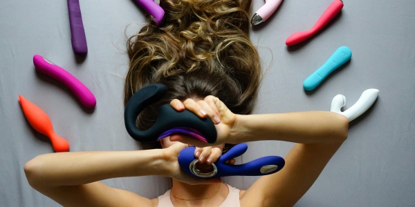 Comment choisir son premier sextoy féminin ? Le guide plaisir